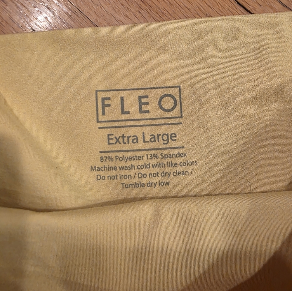 Fleo Workout Shorts - Picture 2 of 4